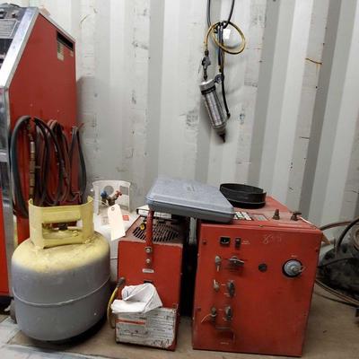5015: 2 Electronic Refrigerant Systems and Scale with Tanks
Measures approx 12"x20" to 19"x14''x20"
