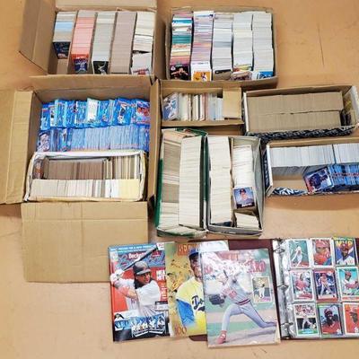 3783: HUGE Lot of Baseball Trading Cards and Magazines
Also includes some Football Trading Card
