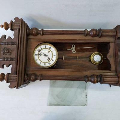 2124: Antique Wood Wall Clock
Measures approx. 6.5