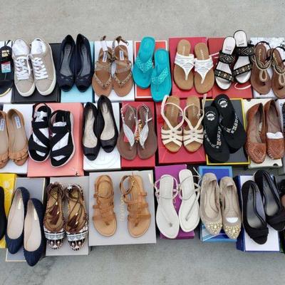 4386: 2 Totes Women's Shoes New in Box, Size 6.5
Brands include but not limited to: FrancoSarto, White Mountain, Vince Camuto, Steve...