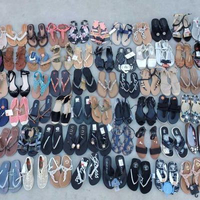 4397: 2 Totes Women's Shoes, Size 7
Some new or barely worn. Brands include but not limited to: Unisa, Nautica, Clarks, Guess, Calvin...