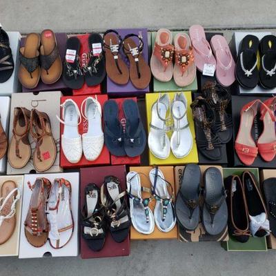 4377: 2 Totes Women's Shoes New in Box, Size 6
Brands include but not limited to: Coach, Nautica, Kenneth Cole, Guess, Unisa, Aldo, Sole...