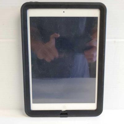 8025: Apple Ipad Air 16gb w/ Lifeproof Case
Model A1474, Serial no. DMPLM9XKFK17