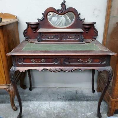2008: Antique Vanity Dresser w/ 4 Drawers and Mirror
Vanity measures approx. 36.5
