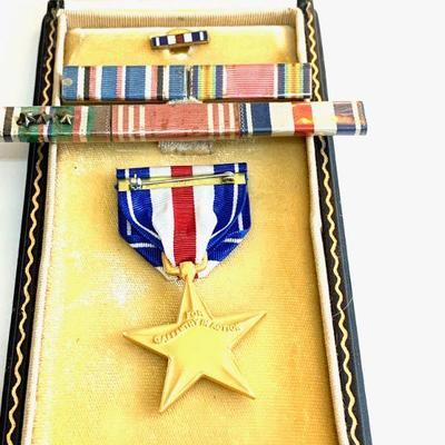 US SILVER STAR MEDAL, RIBBON, LAPEL PIN AND ASST RIBBON