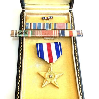 US SILVER STAR MEDAL, RIBBON, LAPEL PIN AND ASST RIBBON