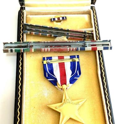 US SILVER STAR MEDAL, RIBBON, LAPEL PIN AND ASST RIBBON