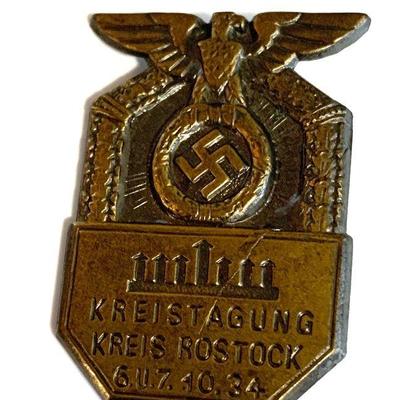 A 1934 ROSTOCK DISTRICT DAY BADGE
A 1934 Kreistagung Kreis rostock badge (6-7.10, 1934) In die stamped bronze gilt, vertical pin,...