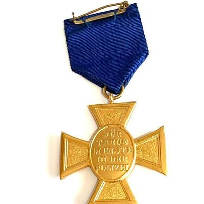 Gold Cross with embossed eagle. On the back Fur Treue Dienste in der polizei (For loyal services in the Police) with ribbon