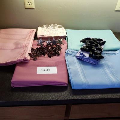 Tablecloths, Cloth Napkins, and Napkin Holders (Lot 2 of 2)