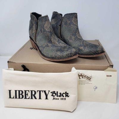 Liberty Black Inara Bootie Python
Brand New! Liberty Black Inara Bootie Python, Color Piton Pfv Verde, Leather Fileteado, Size 9, Retail...