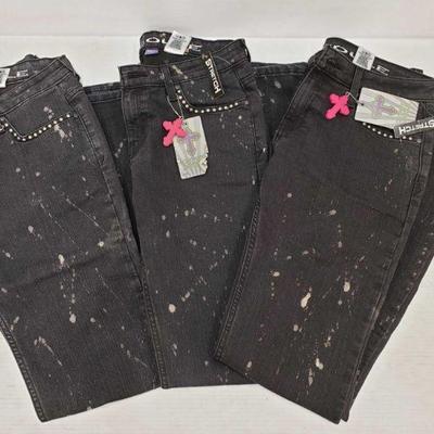 936: Brand New With Tags! 3 Pairs of Gypsy Soule Stretch Pants
3 Pairs of Gypsy Soule Stretch Pants All Sizes Include 10/30