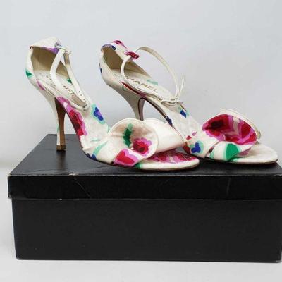 507: Authentic Chanel Multi-Colored Floral Graphic Heel Sandals Size 39/8
Lightly Worn Chanel Multi-Colored Floral Graphic opened toed...