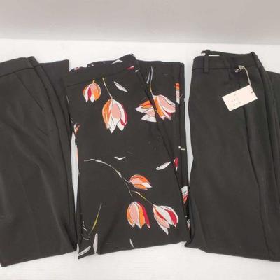 941:3 Pairs of Pants
3 Pairs of Pants Brands Includ Brand New With Tags And New Day Size 8/ R , Catherine Malandrino Size L, and Brand...