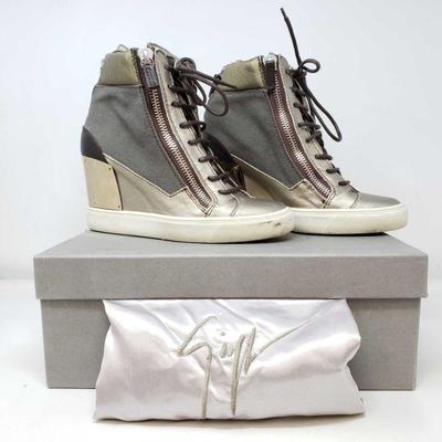 Size 39Euro/ 8US, Height of heal is 75mm, designed with two silver zippers and a medal gold plate on the heal. Comes with dust bag and...
