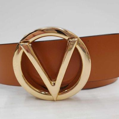 700: Valentino Belt
Valentino Belt Measures Approx 39" Size Medium Belt is in great condition! 
