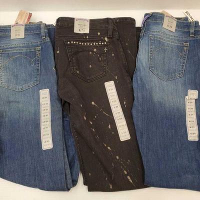 935: Brand New With Tags! 3 Pairs of Gypsy Soule Stretch Pants
3 Pairs of Gypsy Soule Stretch Pants All Sizes Include 12/31, and 8/29