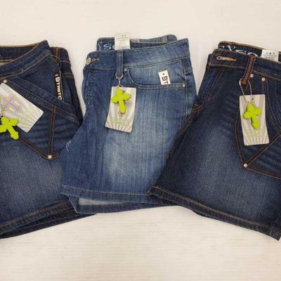 954: Brand New With Tags! 3 Pairs of Gypsy Soule Stretch Shorts
Brand New With Tags! 3 Pairs of Gypsy Soule Stretch Shorts All Sizes...