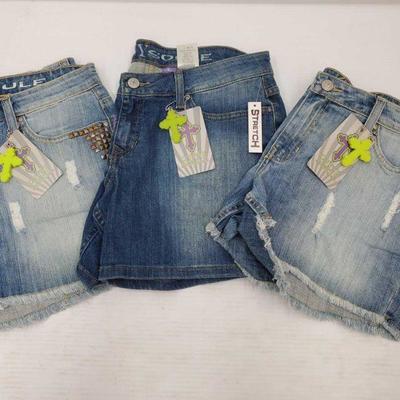 951: Brand New With Tags! 3 Pairs of Gypsy Soule Stretch Shorts
Brand New With Tags! 3 Pairs of Gypsy Soule Stretch Shorts, All Sizes are...