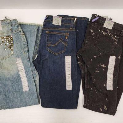 930: Brand New With Tags! 3 Pairs of Gypsy Soule Stretch Pants
3 Pairs of Gypsy Soule Stretch Pants All Sizes Include 1/25 R, and 1/25