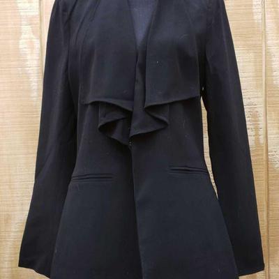 804: Justfab Black Blazer
Justfab Black Blazer. Brand New With Tag. Size Large, Retail Price $60.00