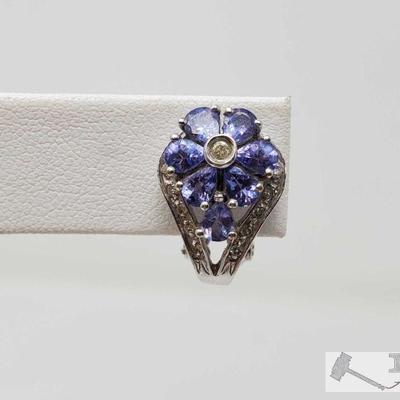 14k Gold Diamond Earring, Weighs Approx 3g
14k Gold Diamond Earring, Weighs Approx 3g
