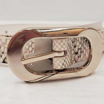 704: Reversible Animal Printed Belt
Reversible Animal Printed Belt Measures 35" Approx Size Medium