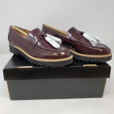 545: Franco Carolynn Loafer
Brand New Never Worn Franco Carolynn Loafer Size Unknown, Color Burgundy Faux Patent Retail Price $89.00....