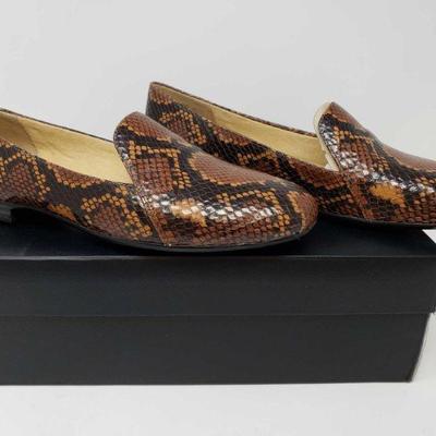 543: Authentic Naturalizer Emiline Tan Snake Leather Flats
Never Worn Authentic Naturalizer Emiline Tan Snake Leather Flats. Size 8 1/2...