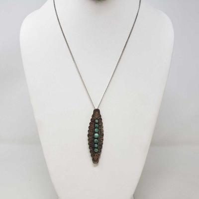 Sterling Silver Necklace With Turquoise Stone Pendant
Sterling Silver Necklace Weighs Approx 15.6g, Measures Approx 20 inch. Long. Not...
