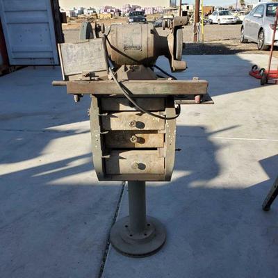 Toronto Machine Tool Bench Grinder
Heavy Duty Ball Bearing Toronto Machine Tool Bench Grinder. Model no. TMT-6

