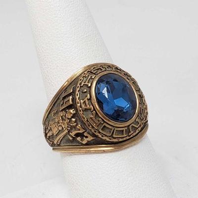 10K Gold 1973 Glendora Highschool Class Ring, 13.7
Weighs approximately 13.7g Marked 10k gold Approximately size 9