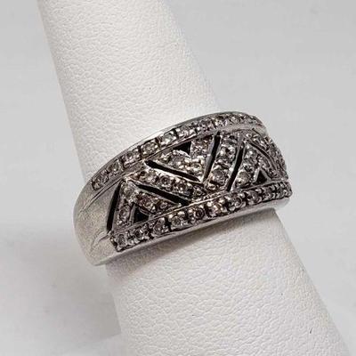 .925 Sterling Silver Diamond Ring 6.5g
Weigh Approx 6.5g Size Approx 8