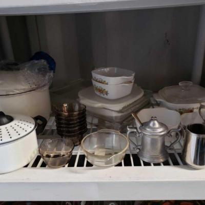 Kitchenwares, Glassware,
Glass baking trays, glass bowls, ceramic, pots.