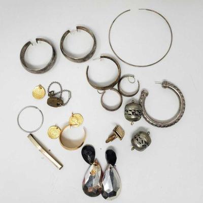 Assorted Costume Jewelry
Includes earrings Bracelets Pendants and more