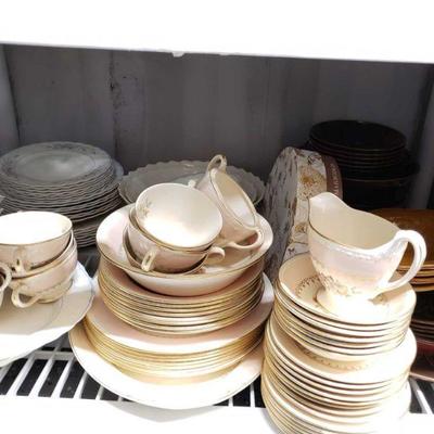 5524: Dishware
Plates, teacups, bowls.
