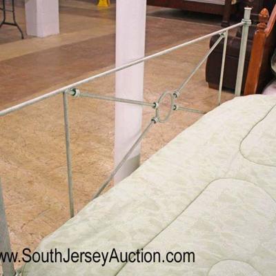  Metal Decorative Headboard with Arrow Center King Size Decorator Bed with Mattress and Comforter Set

Auction Estimate $200-$400 â€“...