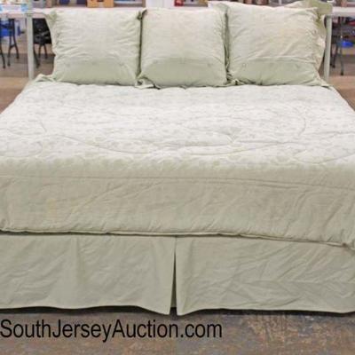  Metal Decorative Headboard with Arrow Center King Size Decorator Bed with Mattress and Comforter Set

Auction Estimate $200-$400 â€“...