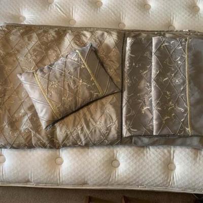 Queen Comforter Plus