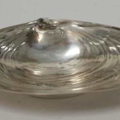 1209  WALLACE STERLING SILVER SHELL DISH NO. 393, 6 1/4 IN X 5 1/4 IN,  3.135 OZT 

