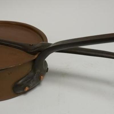 1007 TIN LINED COPPER COVERED PAN WITH CAST IRON HANDLES. 10 IN DIAMETER. LID DIE STAMPED C I A
