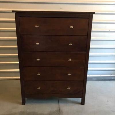 Medium Sized cherry wood coloured Dresser, comes with 5 drawers and brush silver coloured drawers. (Also included are wooden knobs) which...