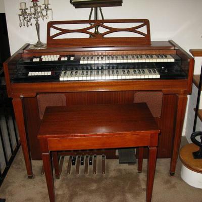 Lowery Organ  Heritage model  BUY IT NOW  $ 150.00