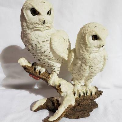 Statue of 2 White Owls Perching