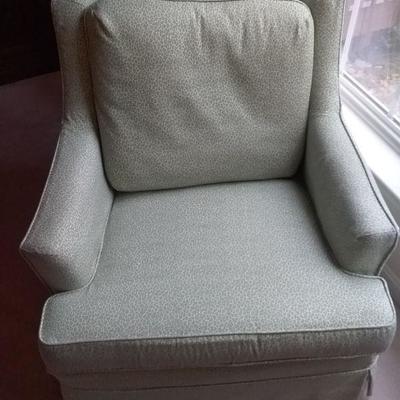 Classic and Comfortable Arm Chair