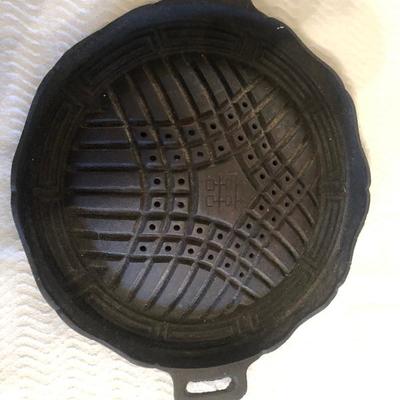 Genghis Kahn grill pan - cast iron 