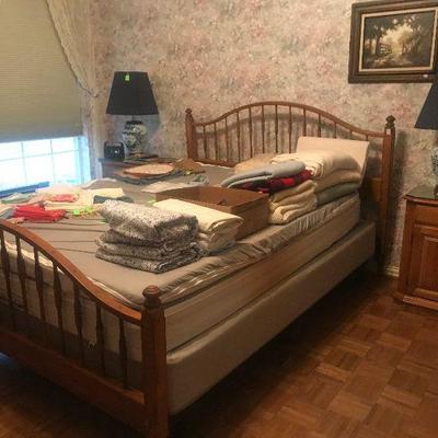 Queen size Bedroom Suite, 2 nightstands & dresser
