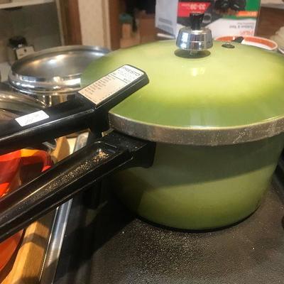 Vintage Avocado/Green Pressure Cooker