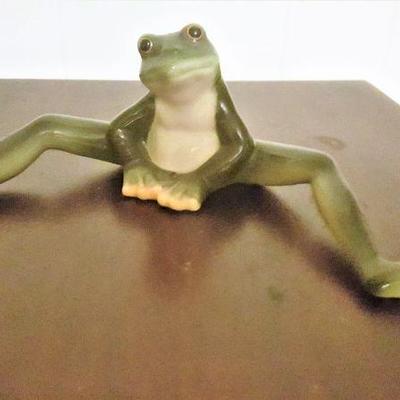 Aint he just the cutest!  Ceramic Frog - signed
