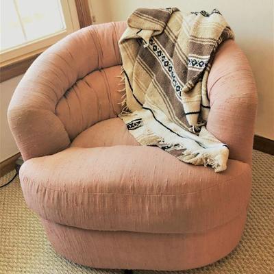 Swivel barrel chair